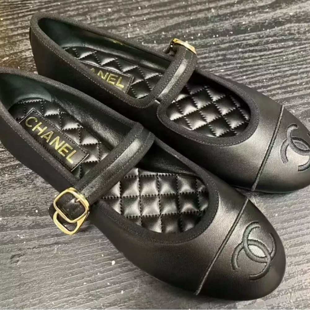 NIB CHANEL Black Lambskin Mary Janes Flats Logo w/ Receipt